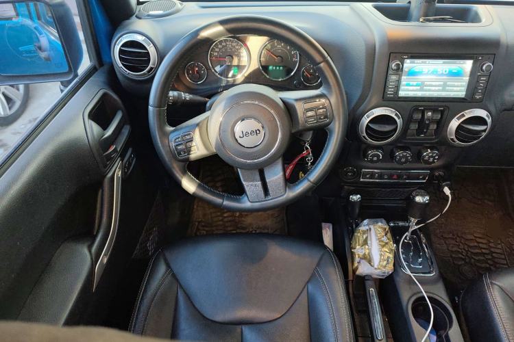 Used Jeep Wrangler 2015 3.0L Sahara Four-Door Edition Steering Wheel