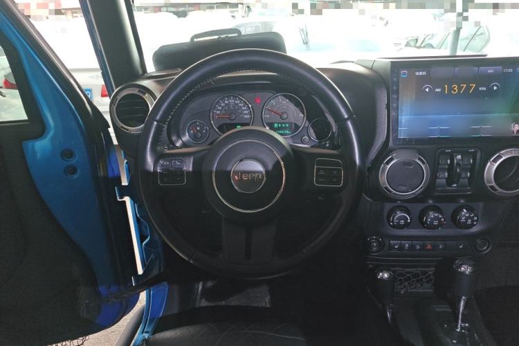 Used Jeep Wrangler 2015 3.0L Sahara Four-Door Comfort Edition Steering Wheel