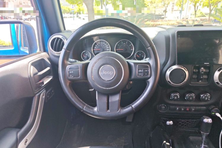 Used Jeep Wrangler 2015 2.8TD Sahara Four-Door Comfort Edition Steering Wheel