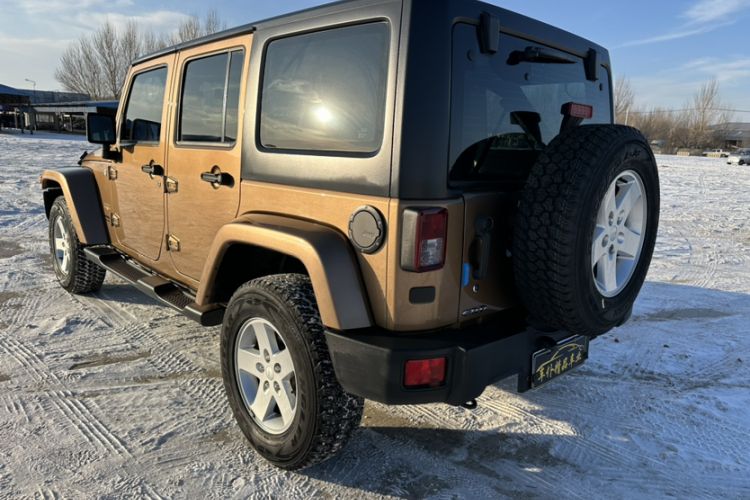 Used Jeep Wrangler 2015 2.8TD Sahara Four-Door Comfort Edition Exterior 15