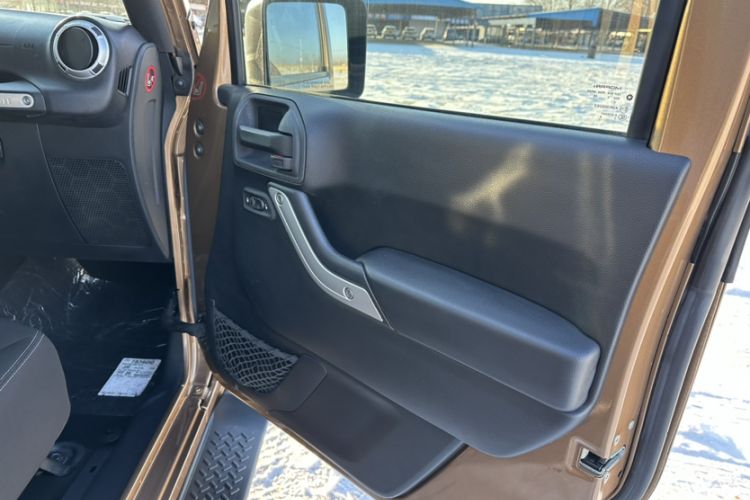 Used Jeep Wrangler 2015 2.8TD Sahara Four-Door Comfort Edition Interior 4
