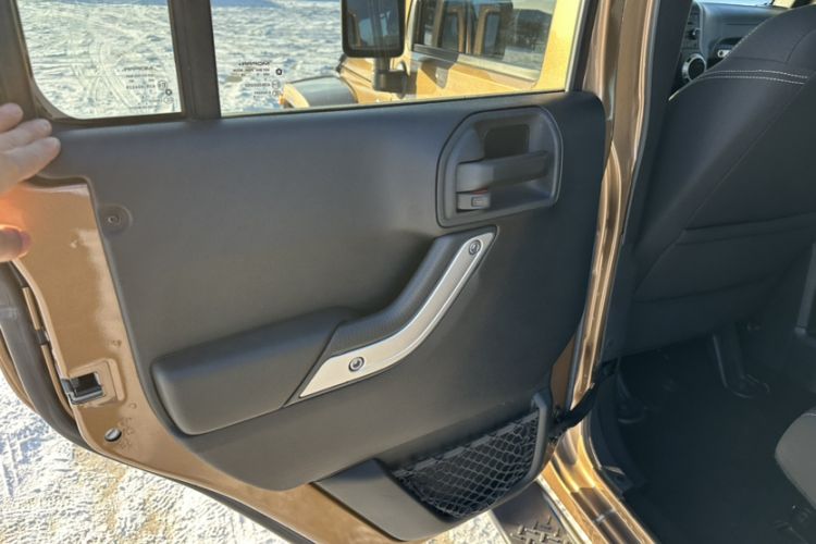 Used Jeep Wrangler 2015 2.8TD Sahara Four-Door Comfort Edition Interior 6
