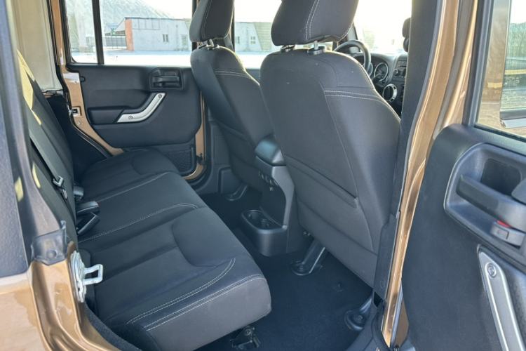 Used Jeep Wrangler 2015 2.8TD Sahara Four-Door Comfort Edition Interior 8