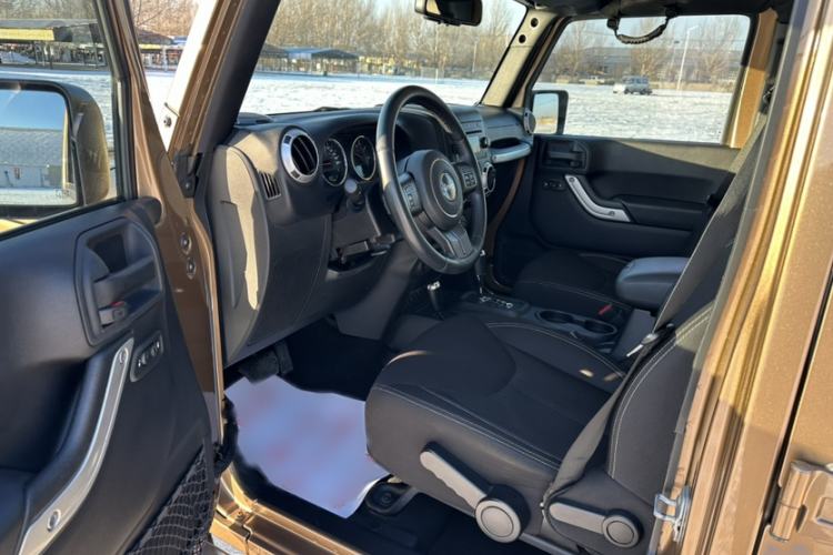 Used Jeep Wrangler 2015 2.8TD Sahara Four-Door Comfort Edition Left Front Seat