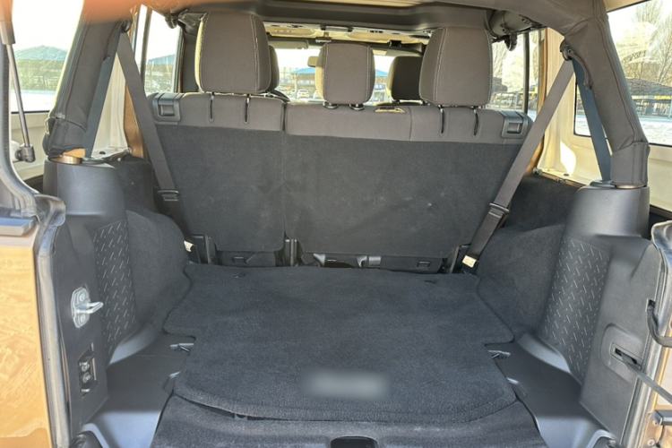 Used Jeep Wrangler 2015 2.8TD Sahara Four-Door Comfort Edition Trunk