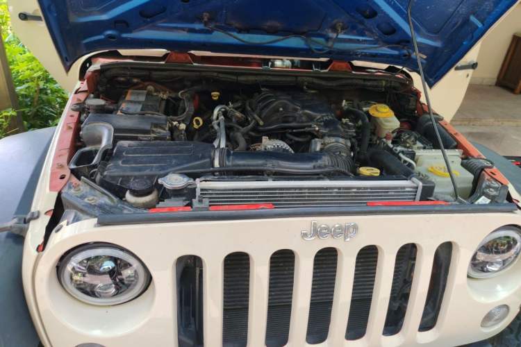 Used Jeep Wrangler 2015 3.0L Sahara Four-Door Edition Engine Bay
