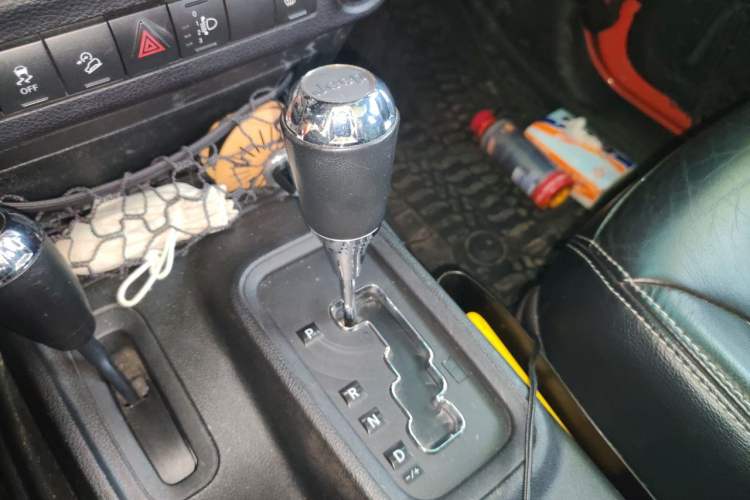 Used Jeep Wrangler 2015 3.0L Sahara Four-Door Edition Gear Lever