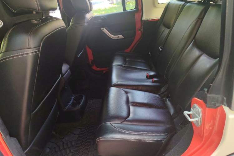 Used Jeep Wrangler 2015 3.0L Sahara Four-Door Edition Left Rear Seat