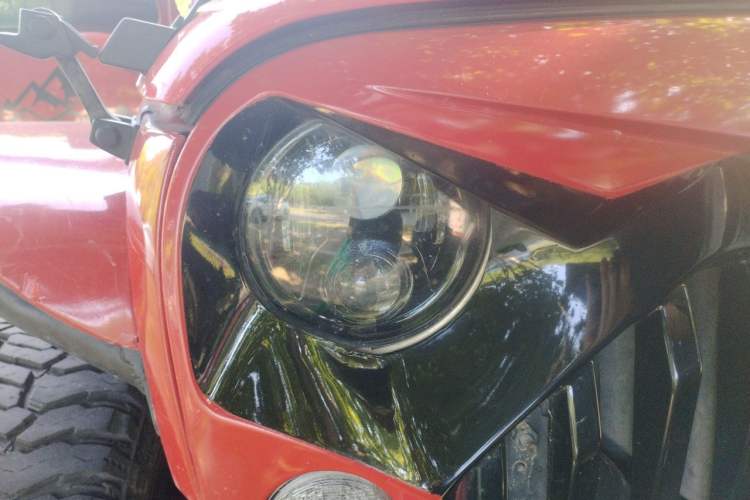 Used Jeep Wrangler 2015 2.8TD Sahara Four-Door Comfort Edition Right Front Headlight
