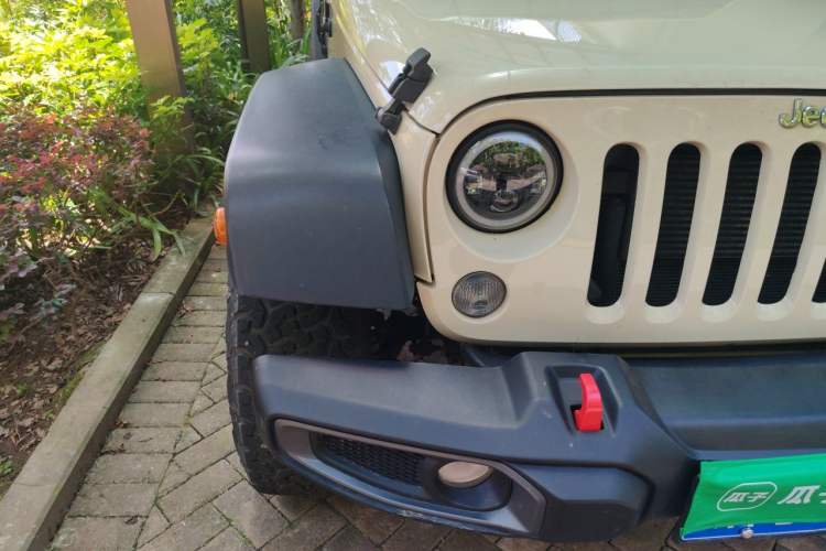Used Jeep Wrangler 2015 3.0L Sahara Four-Door Edition Right Front Headlight