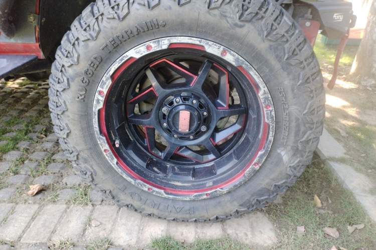 Used Jeep Wrangler 2015 2.8TD Sahara Four-Door Comfort Edition Right Front Wheel Hub