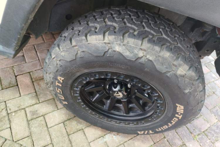 Used Jeep Wrangler 2015 3.0L Sahara Four-Door Edition Right Front Wheel Hub
