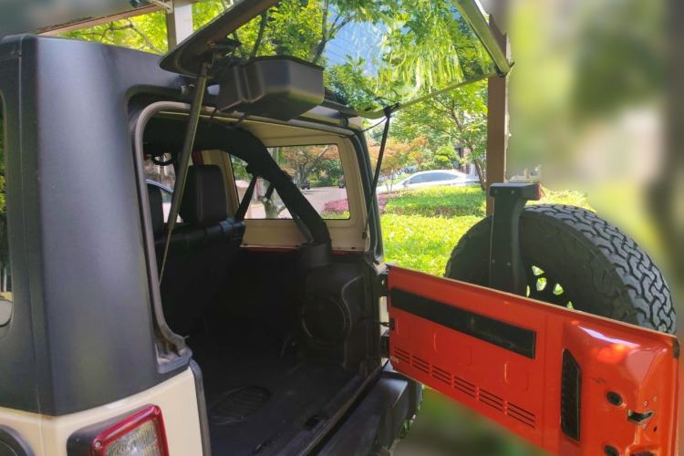 Used Jeep Wrangler 2015 3.0L Sahara Four-Door Edition Trunk