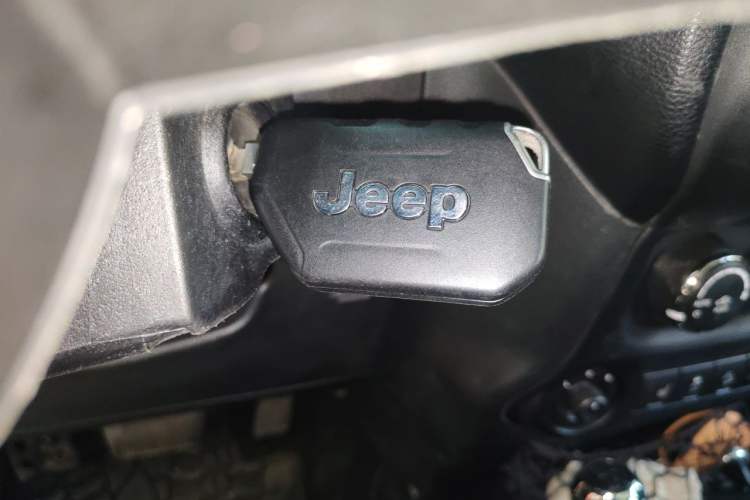 Used Jeep Wrangler 2015 3.0L Sahara Four-Door Edition Vehicle Key