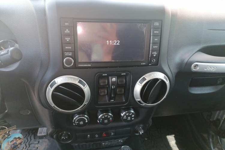 Used Jeep Wrangler 2015 2.8TD Sahara Four-Door Comfort Edition Audio And AC Panel