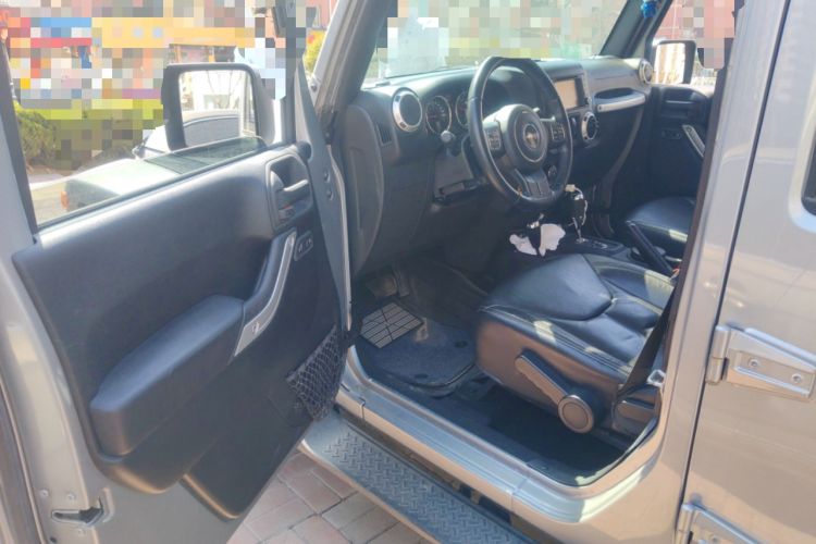 Used Jeep Wrangler 2015 3.0L Sahara Four-Door Comfort Edition Driver Seat