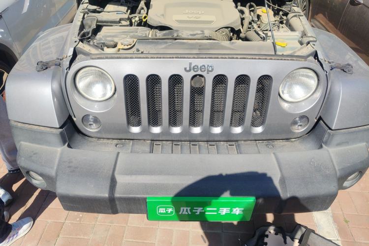 Used Jeep Wrangler 2015 3.0L Sahara Four-Door Comfort Edition Engine Bay