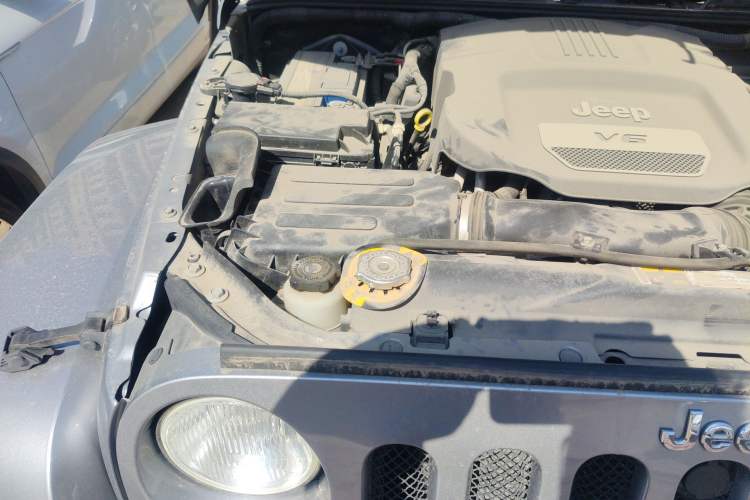 Used Jeep Wrangler 2015 3.0L Sahara Four-Door Comfort Edition Engine Bay Right