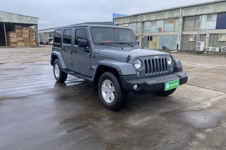 Used Jeep Wrangler 2015 2.8TD Sahara Four-Door Comfort Edition Exterior 2
