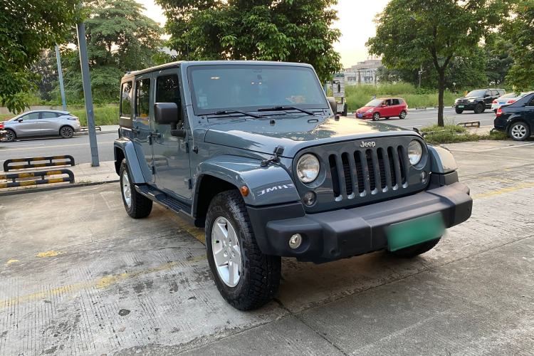 Used Jeep Wrangler 2015 2.8TD Sahara Four-Door Comfort Edition Exterior 2