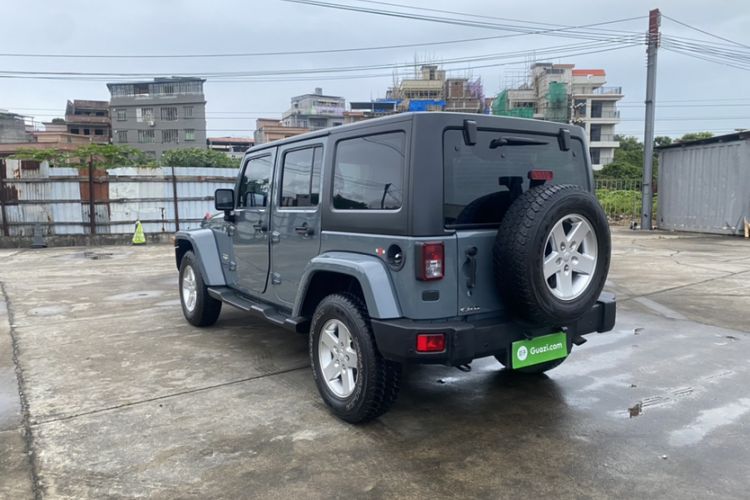 Used Jeep Wrangler 2015 2.8TD Sahara Four-Door Comfort Edition Exterior 3