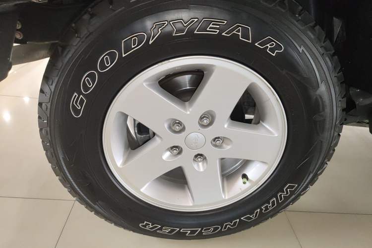 Used Jeep Wrangler 2015 2.8TD Sahara Four-Door Comfort Edition Exterior 8