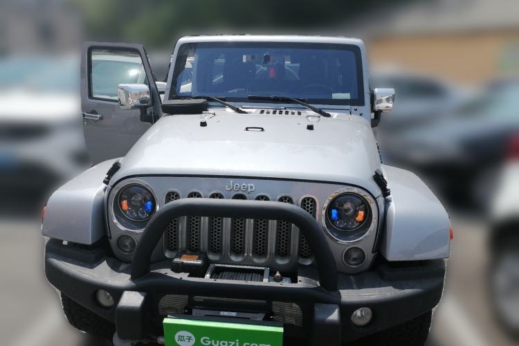 Used Jeep Wrangler 2015 2.8TD Sahara Four-Door Comfort Edition Front