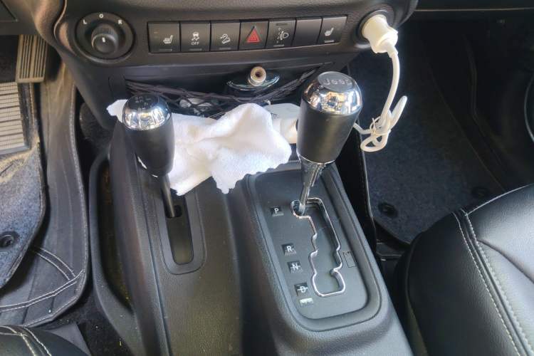 Used Jeep Wrangler 2015 3.0L Sahara Four-Door Comfort Edition Gear Lever