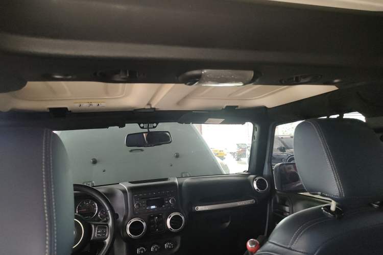 Used Jeep Wrangler 2015 2.8TD Sahara Four-Door Comfort Edition Headliner