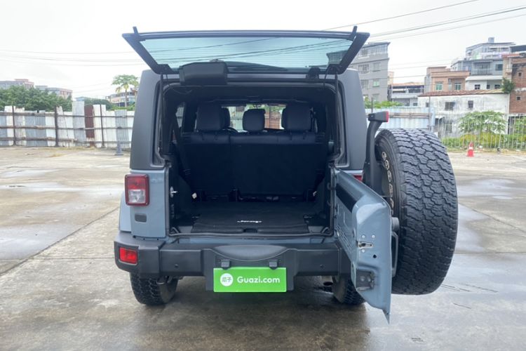 Used Jeep Wrangler 2015 2.8TD Sahara Four-Door Comfort Edition Interior 10