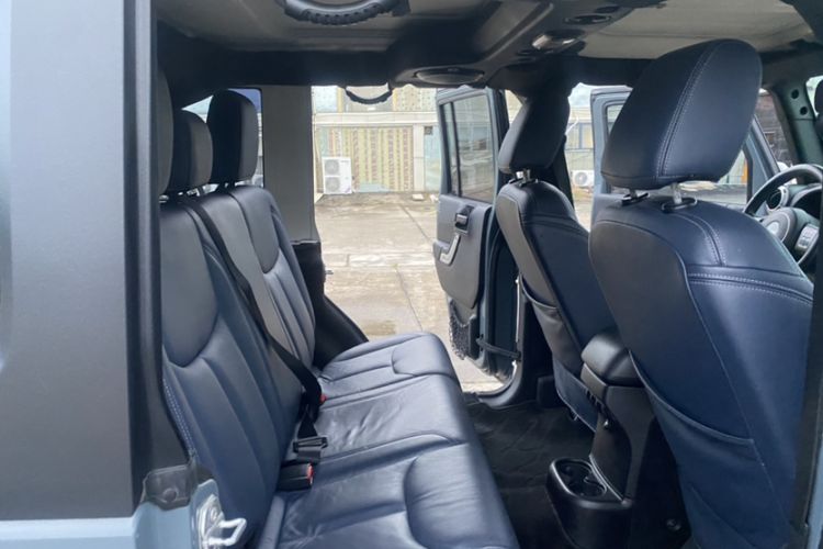 Used Jeep Wrangler 2015 2.8TD Sahara Four-Door Comfort Edition Interior 12