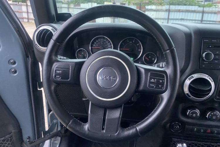 Used Jeep Wrangler 2015 2.8TD Sahara Four-Door Comfort Edition Interior 2