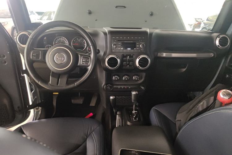 Used Jeep Wrangler 2015 2.8TD Sahara Four-Door Comfort Edition Interior 2