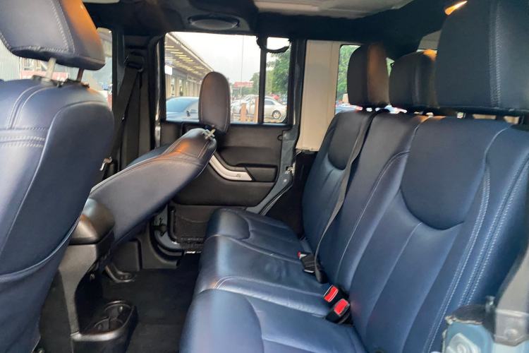 Used Jeep Wrangler 2015 2.8TD Sahara Four-Door Comfort Edition Interior 4