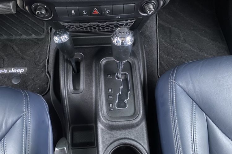 Used Jeep Wrangler 2015 2.8TD Sahara Four-Door Comfort Edition Interior 5