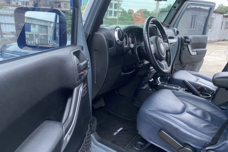 Used Jeep Wrangler 2015 2.8TD Sahara Four-Door Comfort Edition Interior 7