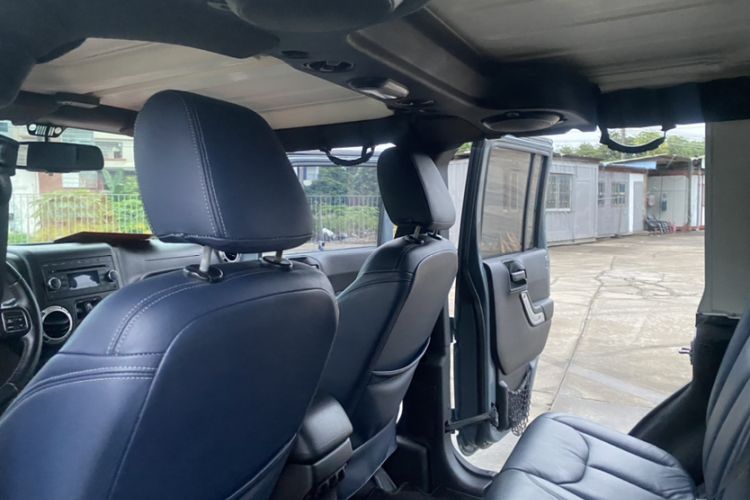 Used Jeep Wrangler 2015 2.8TD Sahara Four-Door Comfort Edition Interior 8