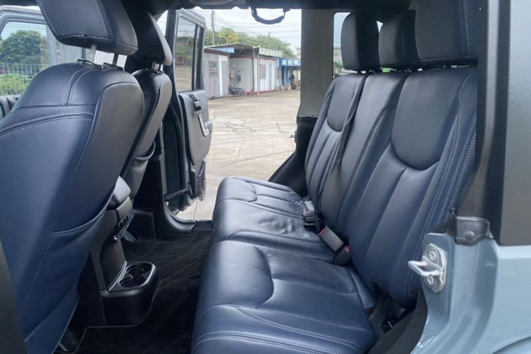Used Jeep Wrangler 2015 2.8TD Sahara Four-Door Comfort Edition Interior 9