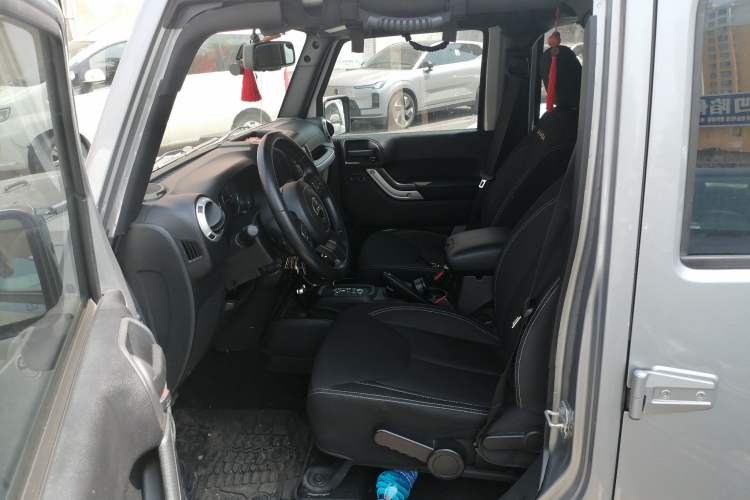 Used Jeep Wrangler 2015 2.8TD Sahara Four-Door Comfort Edition Left Front Seat