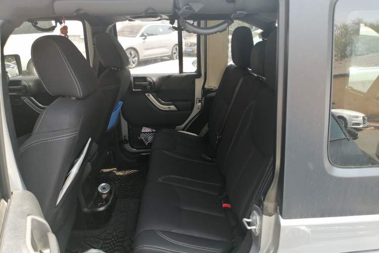 Used Jeep Wrangler 2015 2.8TD Sahara Four-Door Comfort Edition Left Rear Seat