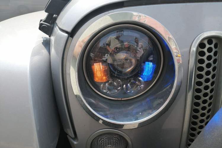 Used Jeep Wrangler 2015 2.8TD Sahara Four-Door Comfort Edition Right Front Headlight