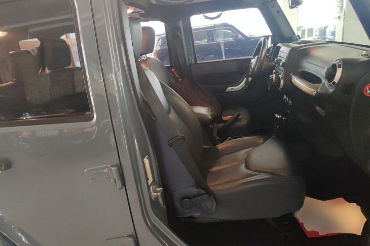 Used Jeep Wrangler 2015 2.8TD Sahara Four-Door Comfort Edition Right Front Seat