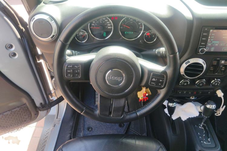 Used Jeep Wrangler 2015 3.0L Sahara Four-Door Comfort Edition Steering Wheel
