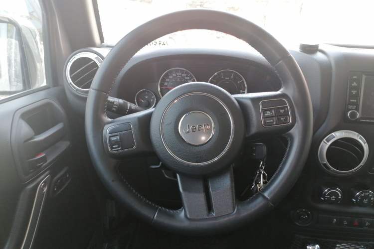 Used Jeep Wrangler 2015 2.8TD Sahara Four-Door Comfort Edition Steering Wheel