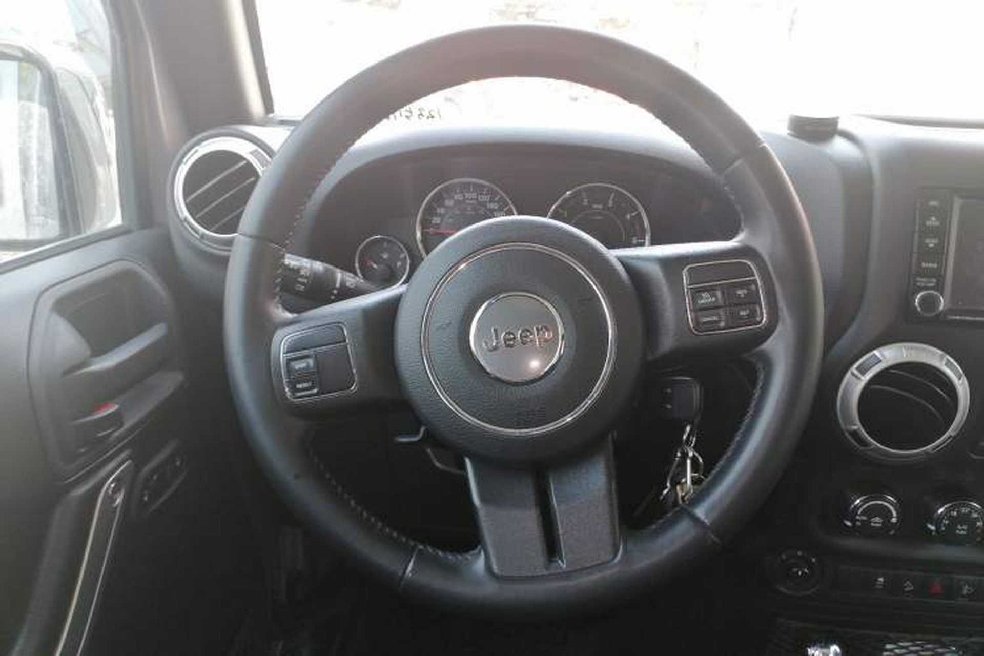 Used Jeep Wrangler 2015 2.8TD Sahara Four-Door Comfort Edition Steering Wheel