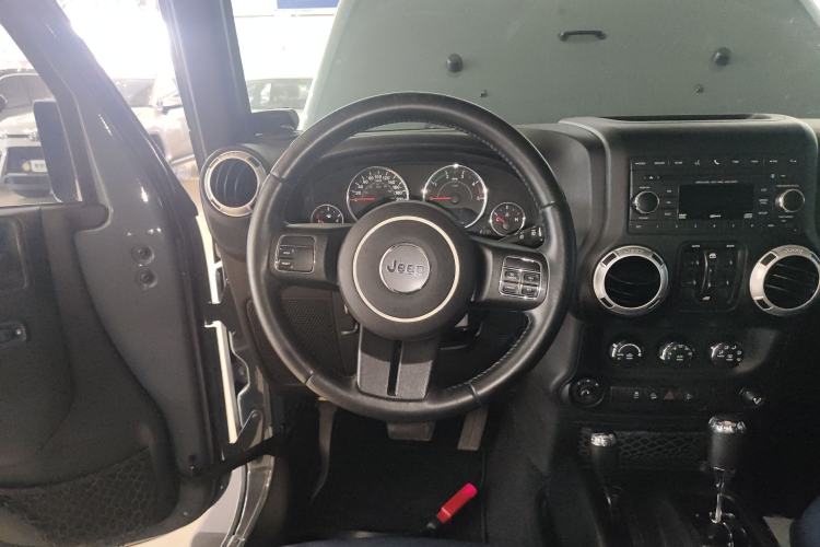 Used Jeep Wrangler 2015 2.8TD Sahara Four-Door Comfort Edition Steering Wheel