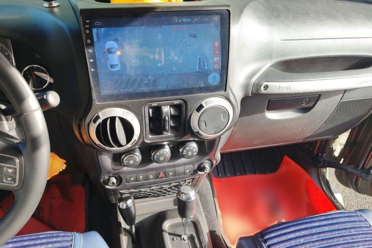 Used Jeep Wrangler 2015 3.0L Sahara Four-Door Edition Audio And AC Panel