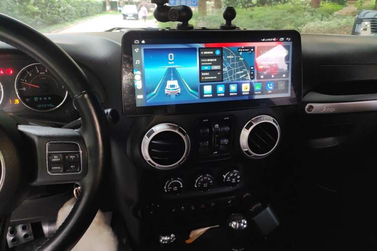 Used Jeep Wrangler 2015 3.6L Rubicon Four-Door Comfort Edition Audio And AC Panel
