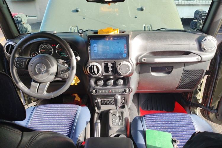 Used Jeep Wrangler 2015 3.0L Sahara Four-Door Edition Center Console