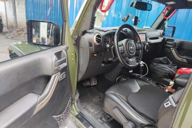 Used Jeep Wrangler 2015 3.0L Sahara Four-Door Comfort Edition Driver Seat